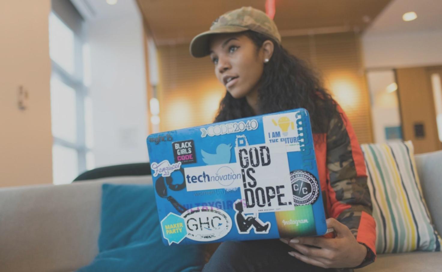 Visualisierung von Netzwerkdatenströmen und KI-Analysemustern